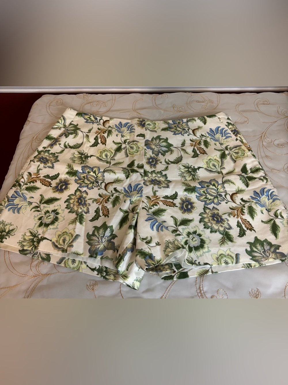 LOFT NWT Cream Floral High-Waist Shorts with Green & Blue Botanicals